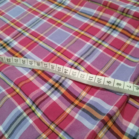 Cotton and linen fabrics in pink and purple checks with touches of - Picture 3 of 3